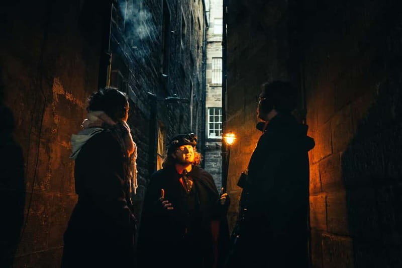 Edinburgh: Underground Vaults and Graveyard Evening Tour - How scary is this adult-only tour?