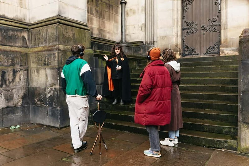 Edinburgh: Underground Vaults Evening Ghost Tour with Whisky - The guides make or break the night