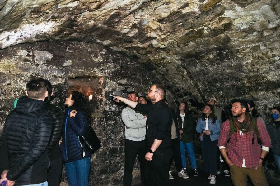 Edinburgh: Underground Vaults Tour - Stories of poverty, disease, and crime