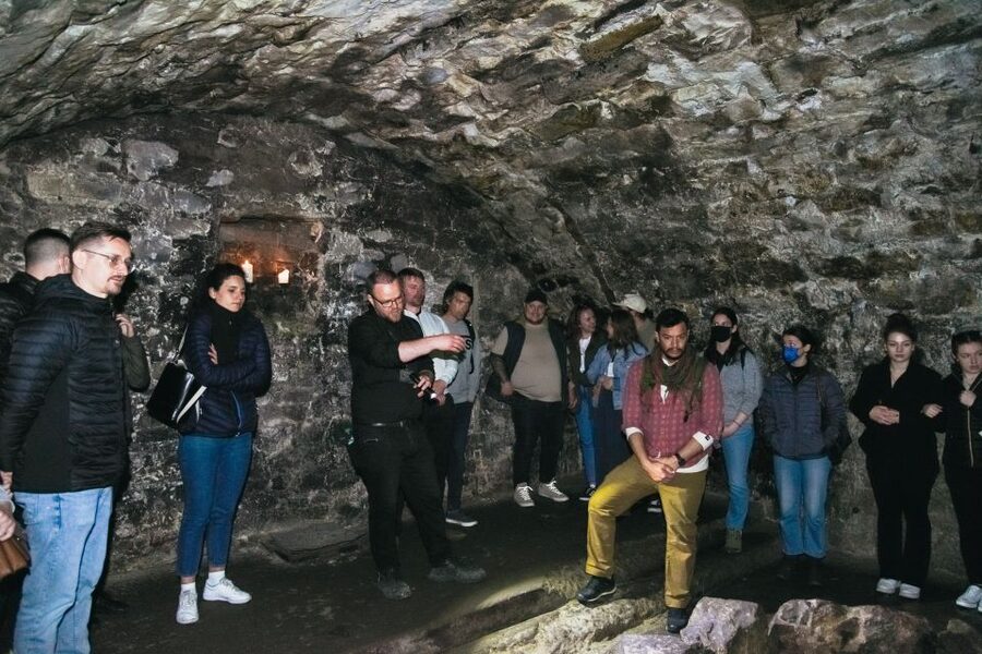 Edinburgh: Underground Vaults Tour - Why the guide matters so much