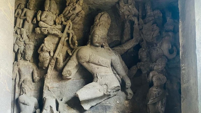 Elephanta caves tour in Mumbai - Group & Private Options - The smaller caves are worth your time