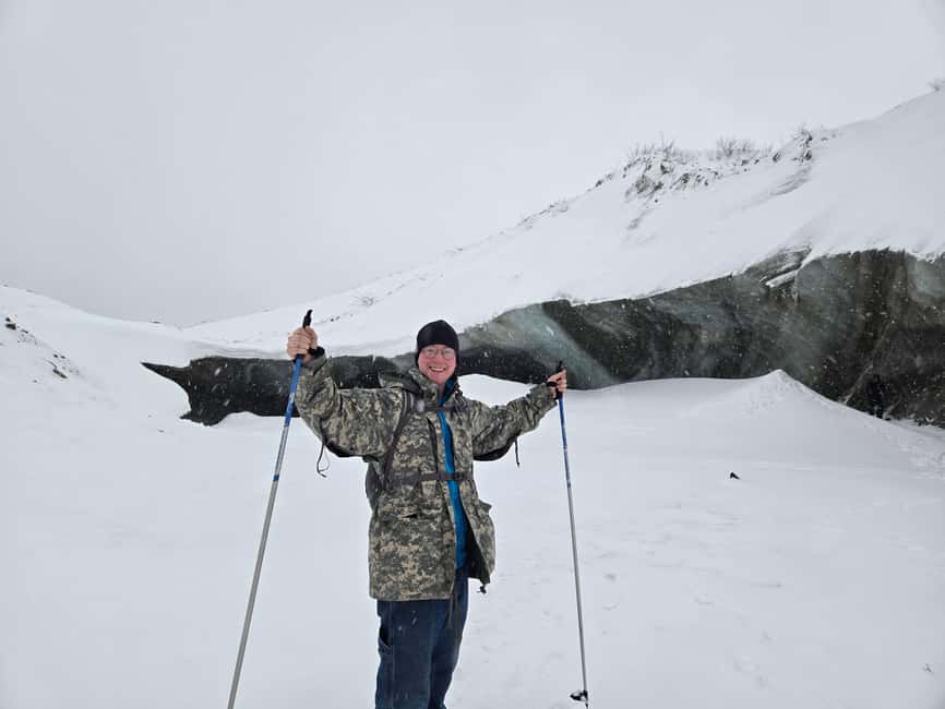 Fairbanks: Guided Snowshoe Hike to Castner Glacier Ice Cave - A brief Delta Junction stop and the lunch question