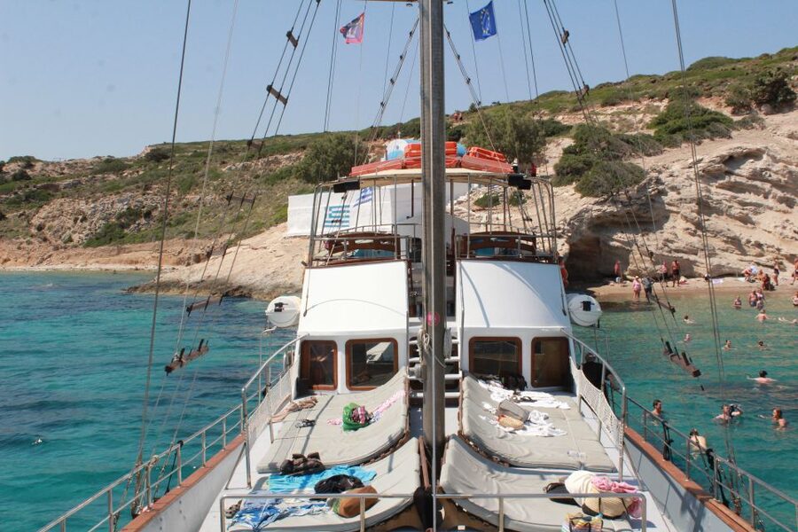 From Ag Anna: Rina's Cave and Ano and Kato Koufonisi Cruise - A full day from Agia Anna to Rina’s Cave