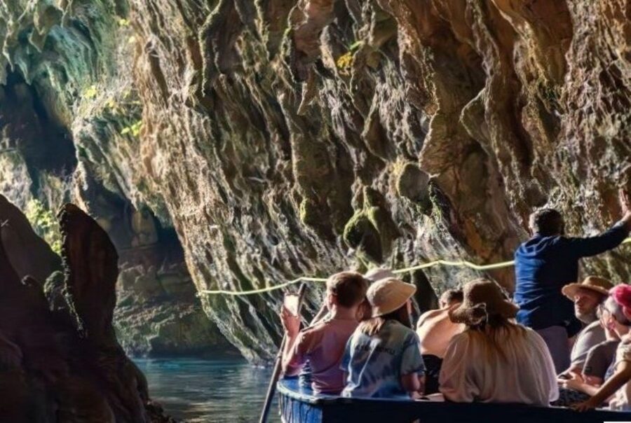From Argostoli: Melissani Lake & Drogarati Caves Tour - Guides, drivers, and the group experience
