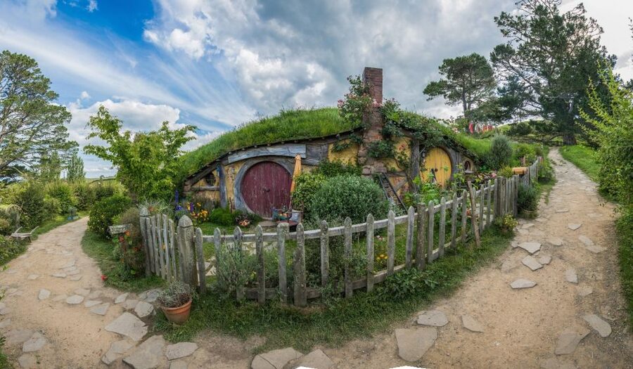 From Auckland: Hobbiton & Waitomo Caves Day Trip with Lunch - Should you book this Auckland to Hobbiton and Waitomo tour?