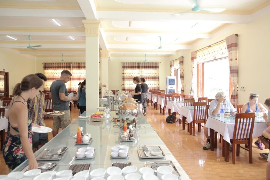 From Hanoi: Bai Dinh, Trang An, and Mua Cave Full-Day Tour - Vietnamese lunch between the major stops
