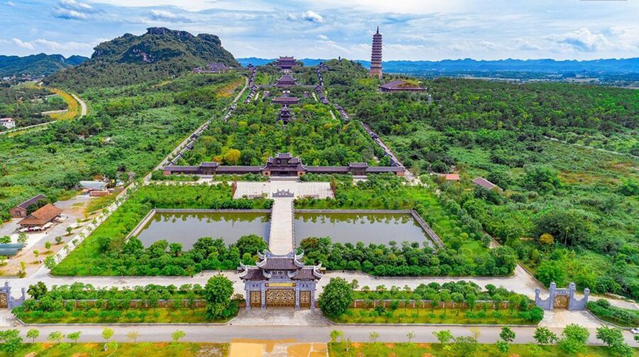 From Hanoi: Bai Dinh, Trang An, and Mua Cave Full-Day Tour - Mua Cave and the 500-step test