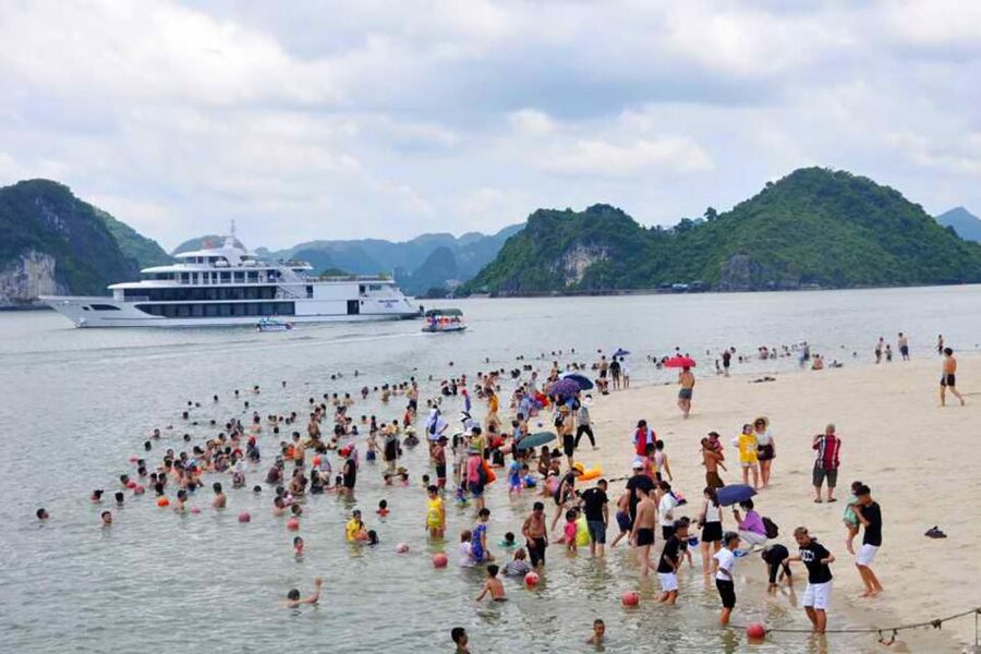 From Hanoi: Halong Bay 1 Day Trip Visit Cave, Island, Kayak - What a $47 day on Halong Bay really involves
