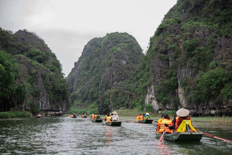 From Hanoi: Hoa Lu, Tam Coc, and Mua Cave Adventure Day Tour - Lunch and an optional pause