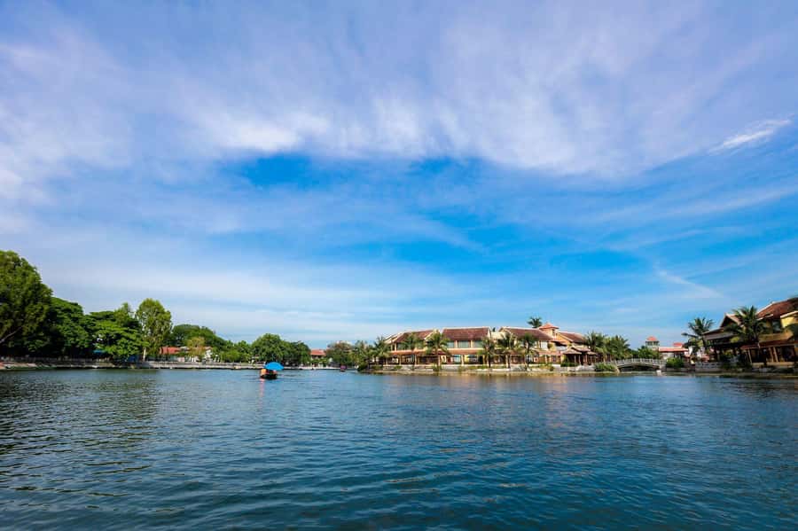 From Hanoi: Hoa Lu, Tam Coc, and Mua Cave Adventure Day Tour - Tam Coc by boat: the scenic center of the day