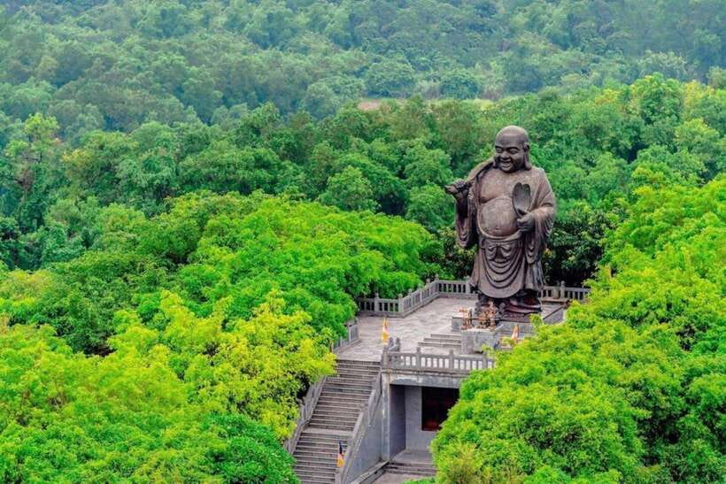 From Hanoi: Ninh Binh, Bai Dinh, Trang An and Mua Cave Trip - Mua Cave and the nearly 500-step climb