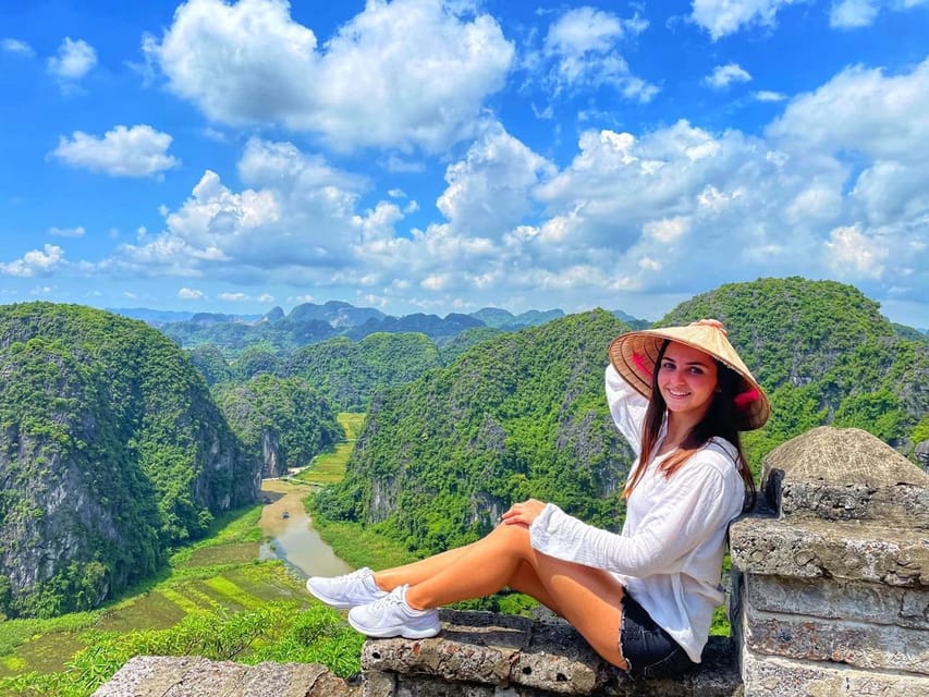 From Hanoi: Ninh Binh Hoa Lu or Bai Dinh, Trang An, Mua Cave - A Vietnamese lunch before the water journey