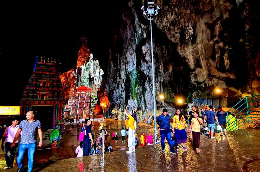 From Kuala Lumpur: Batu Caves Cultural Temple Tour - Timing, clothing, and practical limits