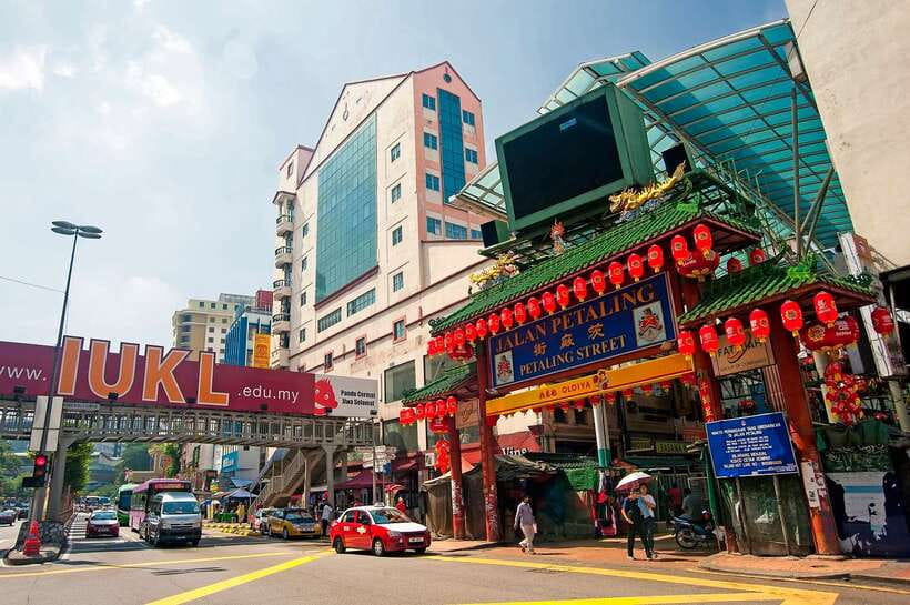From Kuala Lumpur: Batu Caves Cultural Temple Tour - Thean Hou Temple above Robson Heights