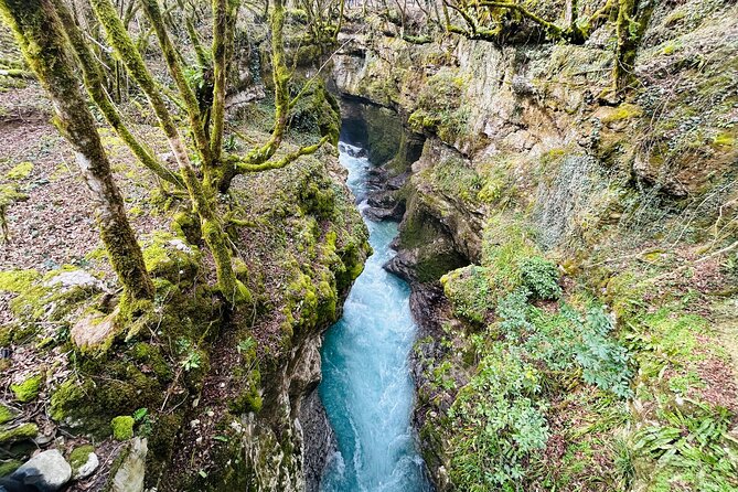 From Kutaisi:Canyons and caves tour with transfer to Tbilisi - How the two stops fit together