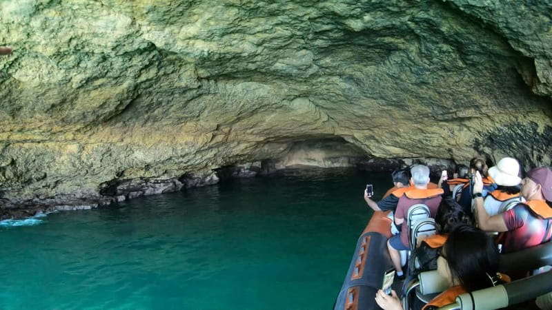From Lagos: Scenic Cruise to the Benagil and Carvoeiro Caves - What the guides add to the outing