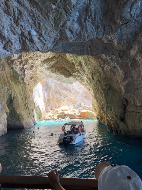 From Lefkimmi: Paxos, Antipaxos & Blue Caves Boat Tour - The cruise to Antipaxos