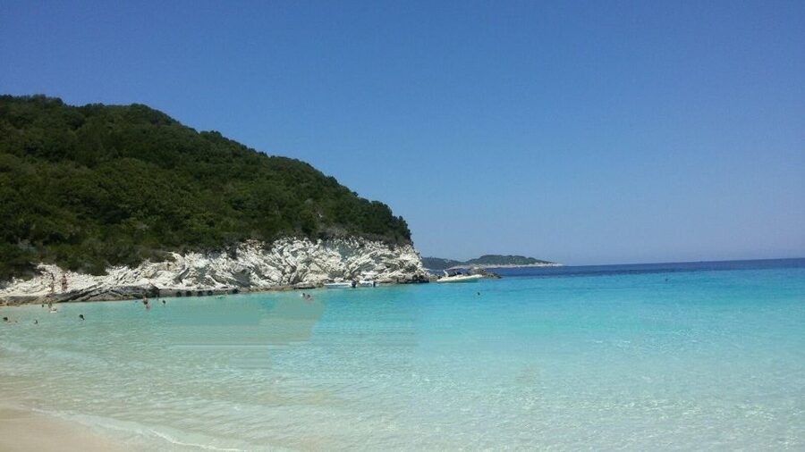 From Lefkimmi: Paxos, Antipaxos & Blue Caves Boat Tour - What the large boat changes