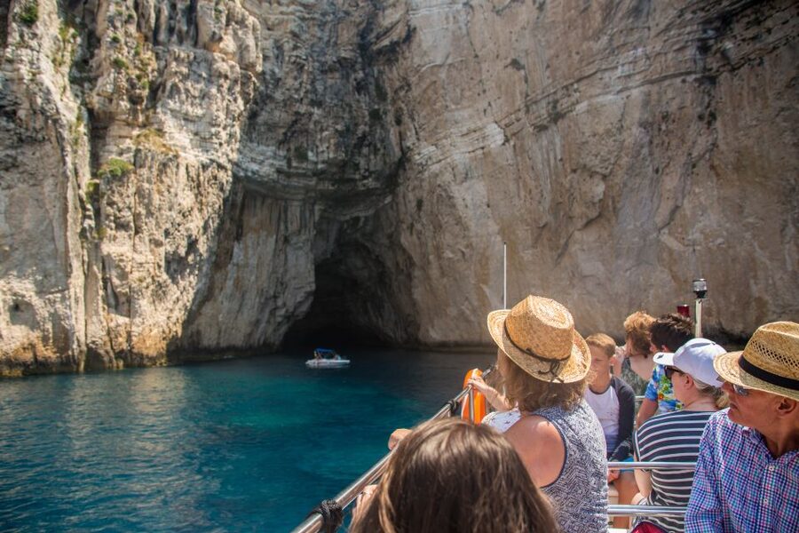 From Lefkimmi: Paxos, Antipaxos & Blue Caves Speedboat Tour - Swimming off Antipaxos for about 90 minutes