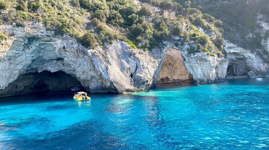 From Lefkimmi: Paxos, Antipaxos & Blue Caves Speedboat Tour - The ride back to Corfu