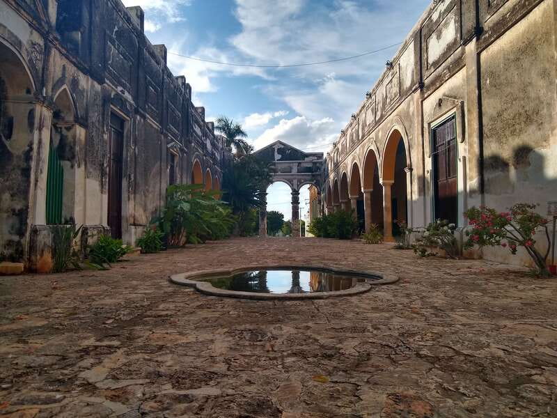 From Merida: Uxmal, Hacienda Yaxcopoil and Cenote with Lunch - A full day that connects three Yucatáns