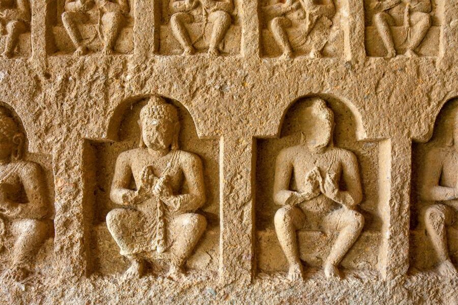 From Mumbai: Kanheri Cave Half-Day Tour - The seven-meter Buddha and 34 carved pillars