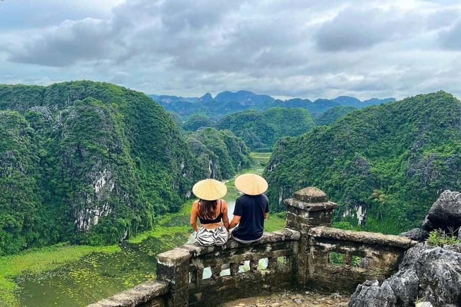 From Ninh Binh : Bai Dinh, Hoa Lu, Trang An, Mua Cave Tour - Hoa Lu and Vietnam’s early royal story
