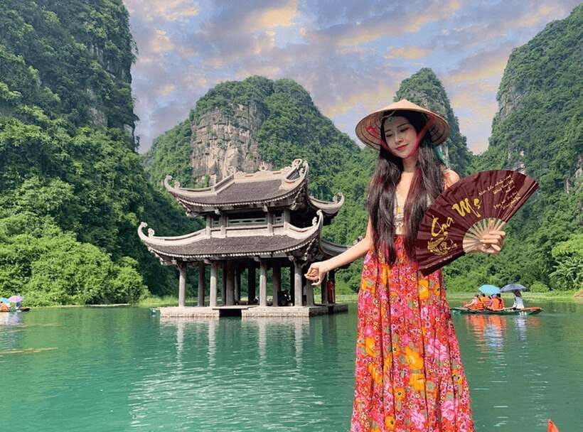 From Ninh Binh: Hoa Lu, Bai Dinh, Trang An, & Mua Cave Tour - Mua Cave and the Dragon Mountain climb
