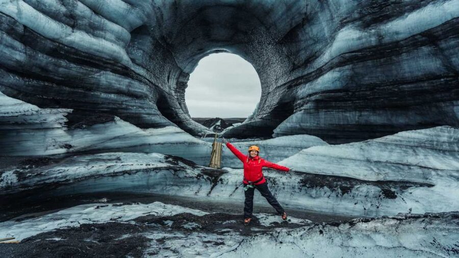 From Reykjavík: Katla Ice Cave and South Coast Tour - Vík, black sand, and the midday meal question