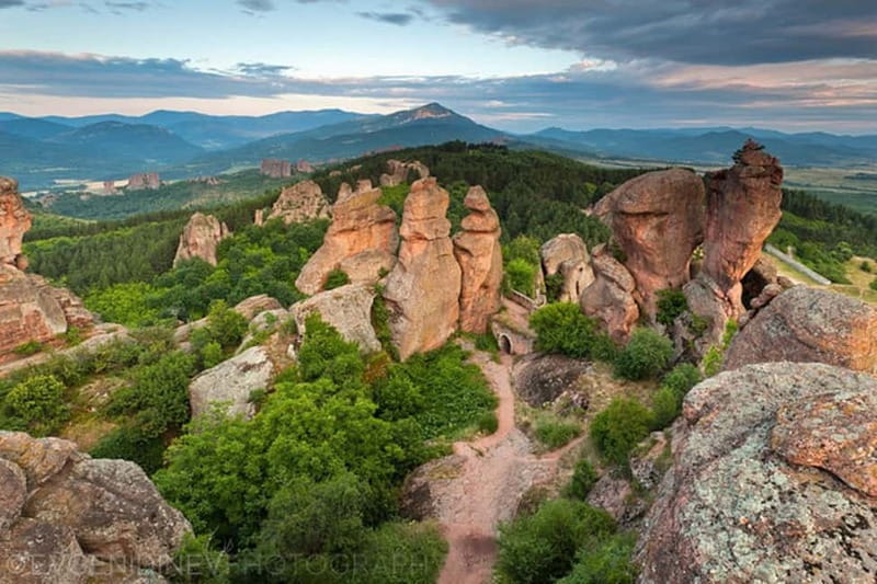 From Sofia: Belogradchik Rocks & Venetsa Cave Full-Day Tour - Lunch, languages, and what the price covers