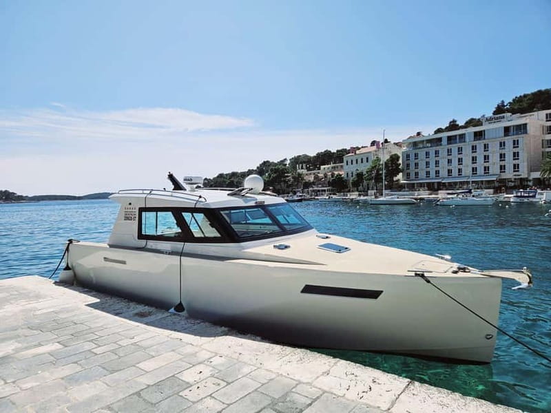 From Split: 5 Islands and Blue Cave Boat Tour - Lunch near the Pakleni Islands