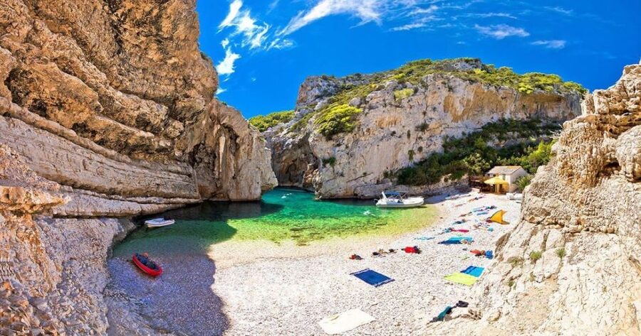 From Split: Blue Cave and 5 islands-Day Tour - Who should book this day?