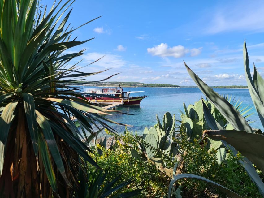 Full-Day Boat Trip, Cave Swim, lunch & Drinks - Medulin/Ceja - Crew, languages, and comfort