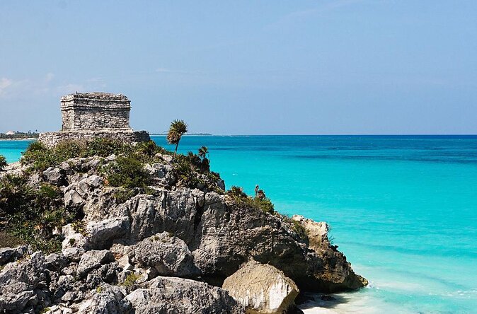 Full-Day Chichen Itza, Coba, cenote Ik Kil and Tulum Private Tour - Tulum begins with Caribbean views