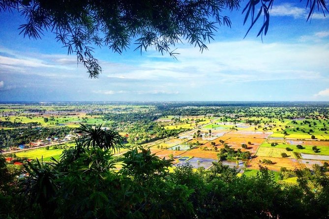 Full Day-Tour: Handicraft, Bamboo train, Killing cave. Bat cave - Wat Ek Phnom, an old temple in open countryside