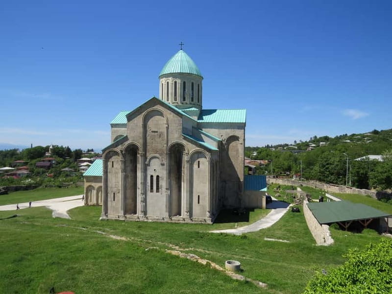 Gelati Momastery, Prometheus Cave, Sanatoriums and winetour - Why this Kutaisi day trip works