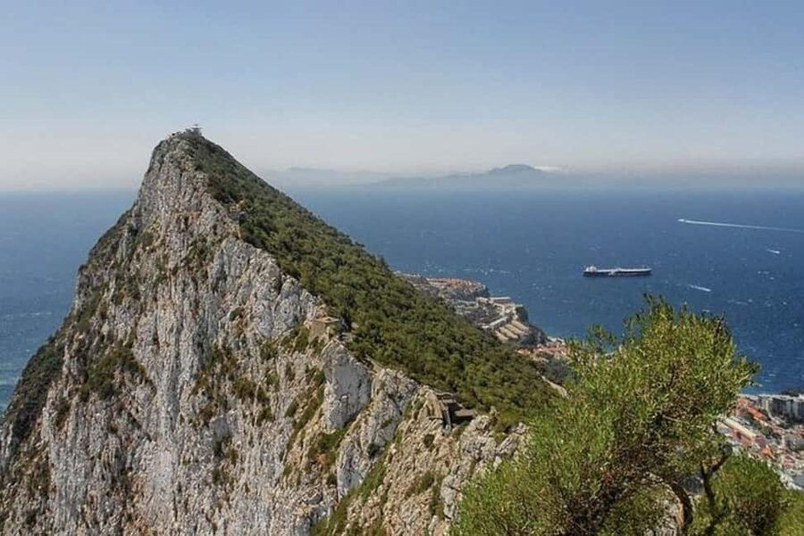 Gibraltar Shore Excursion: The Original Rock & Caves Tour - Princess Caroline’s Battery and Gibraltar’s defensive story