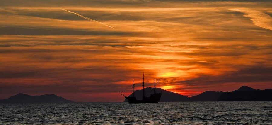 Glassboat sunset tour around Old Town & Caves in Dubrovnik - Boarding at Mali Muo