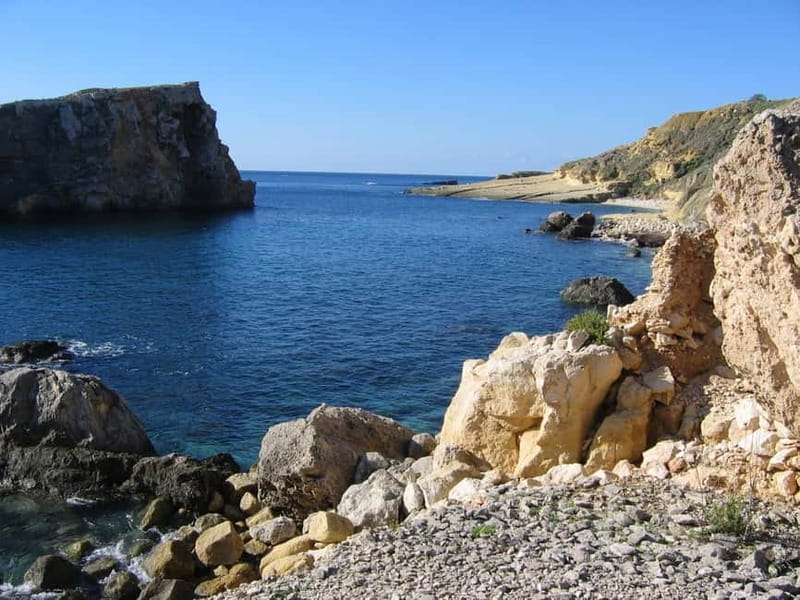 Gozo: 1 Hour Kayak plus +Cave Tour + Drop off Blue Lagoon - A useful break at Hondoq Bay