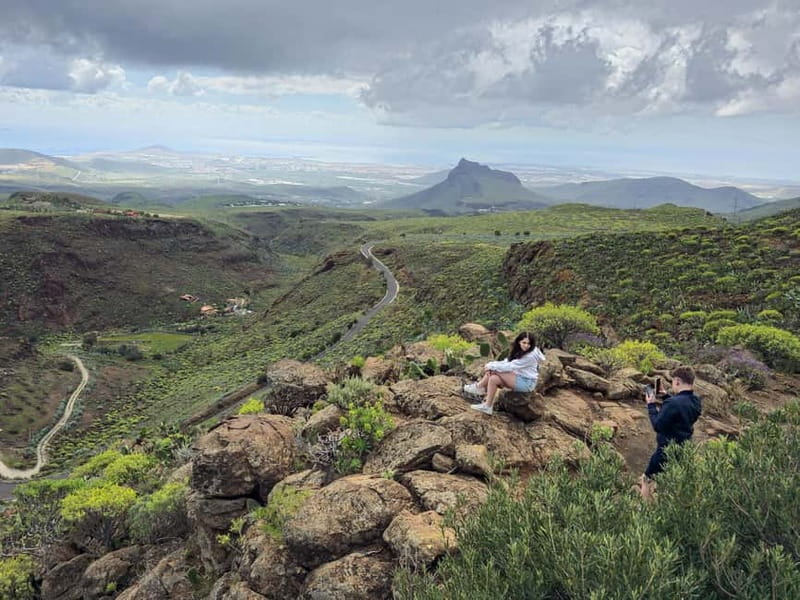 Gran Canaria: Red Gorge, Cave, Oasis Adventure Tour & Picnic - How difficult is the walking?