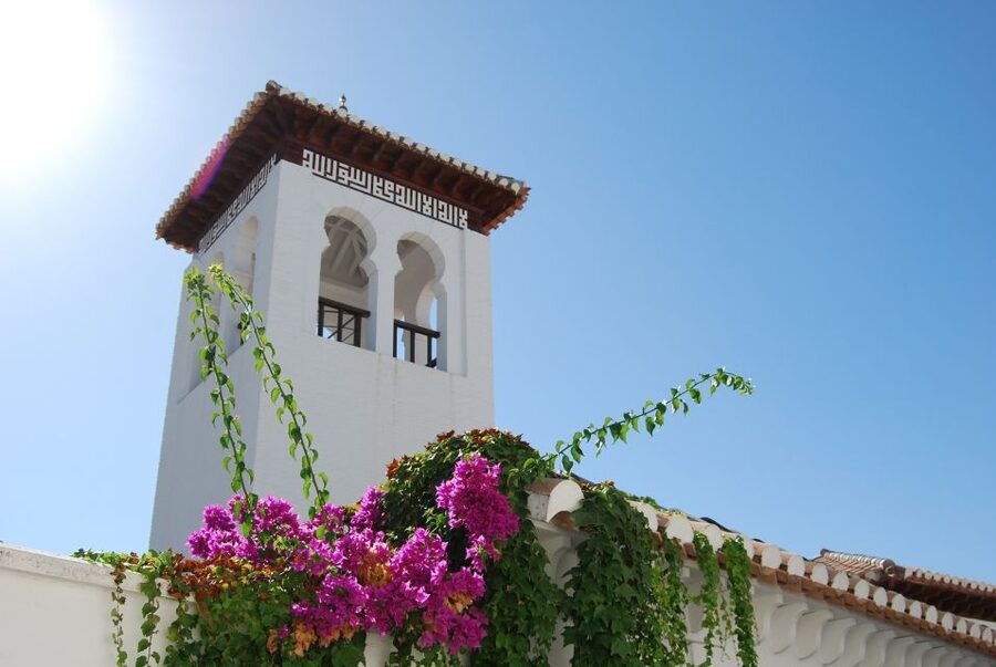 Granada: Albaicín, Sacromonte & Museum of Caves Walking Tour - Key points at a glance
