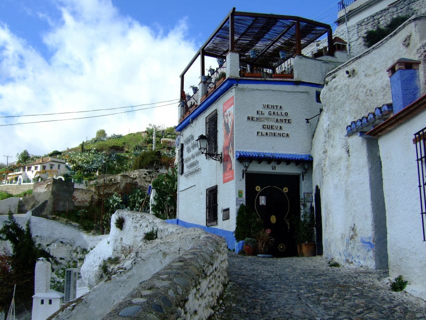 Granada: Albaicín, Sacromonte & Museum of Caves Walking Tour - Inside the Sacromonte Cave Museum