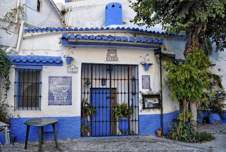 Granada: Albaicín, Sacromonte & Museum of Caves Walking Tour - Meeting at Plaza Nueva and riding uphill