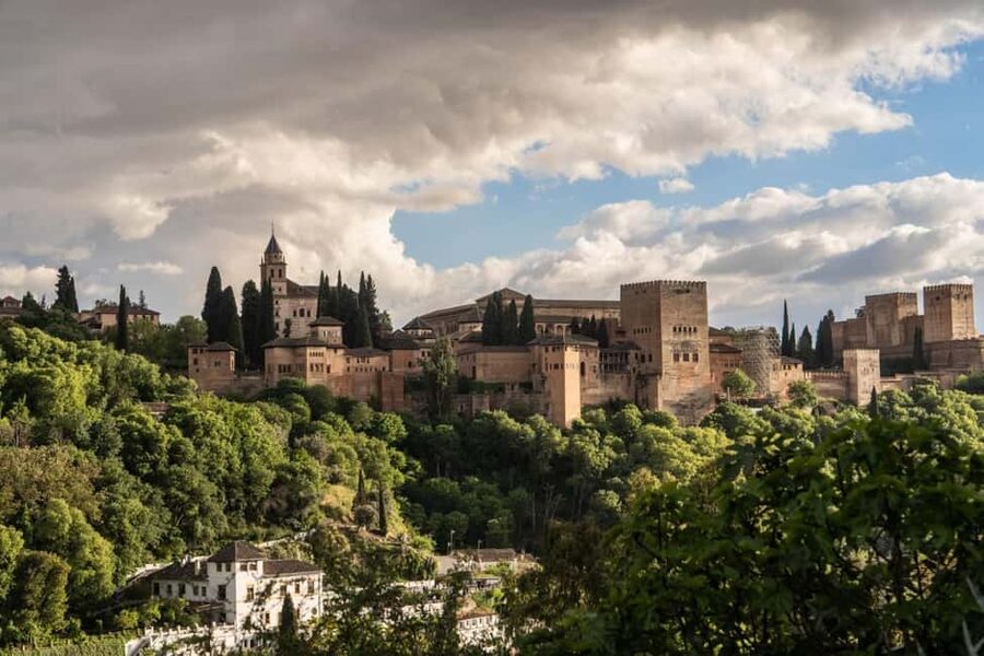 Granada: Los Amayas Cave Flamenco Show in Sacromonte - Getting to Sacromonte and planning the evening