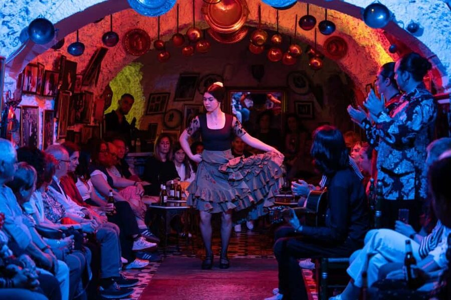 Granada: Los Amayas Cave Flamenco Show in Sacromonte - Where to sit inside Los Amayas