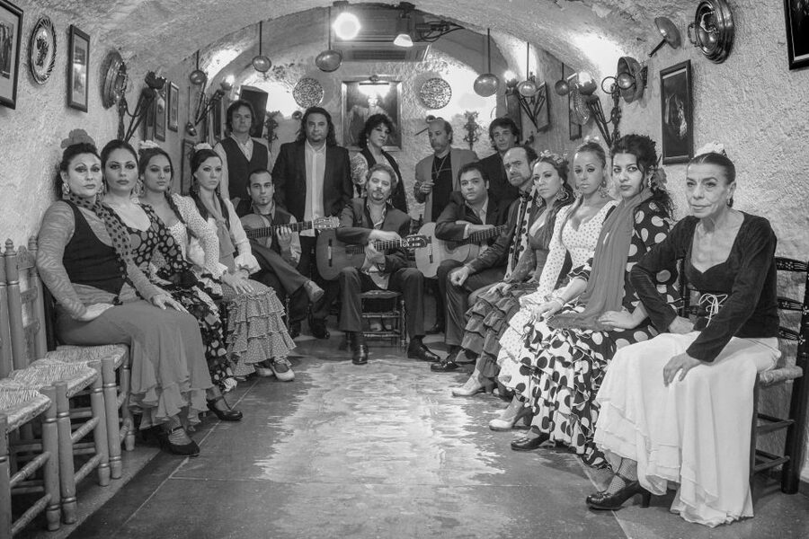 Granada: Sacromonte Caves Flamenco Show with Dinner - Getting to Cuevas Los Tarantos