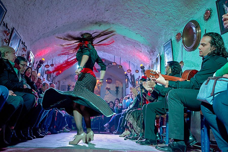 Granada: Sacromonte Caves Flamenco Show with Dinner - Is $68 a Fair Price?