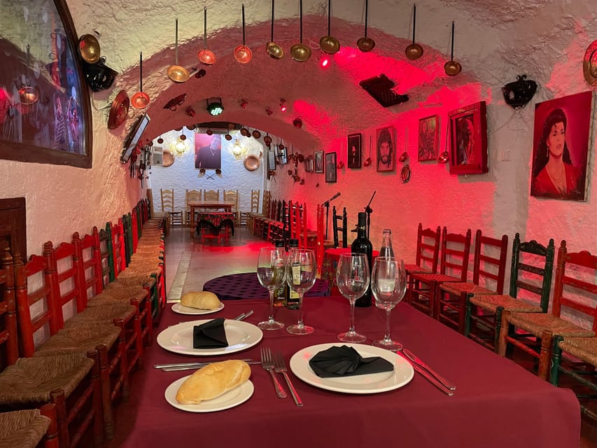 Granada: Sacromonte Caves Flamenco Show with Dinner - Who Will Enjoy This Most?