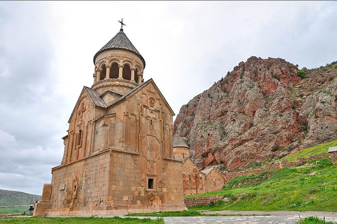 Group tour: Khor Virap, Noravank, Areni Winery and Cave - Noravank among red cliffs and caves