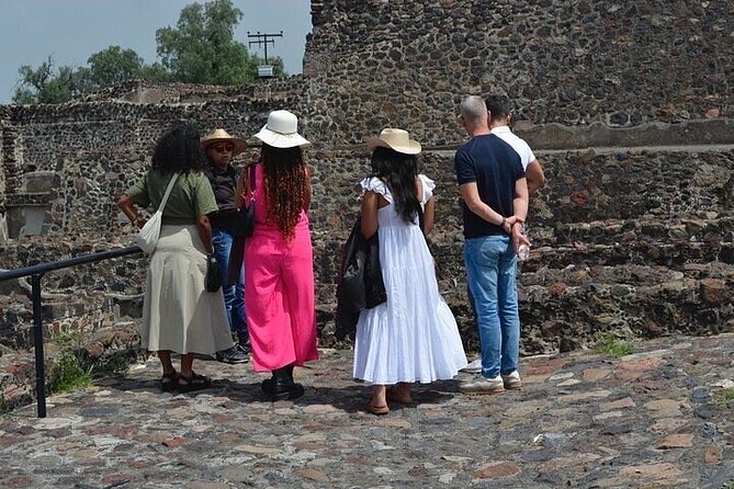 Guided Tour in Teotihuacan with Cave Breakfast and Transportation - Climbing the Pyramid of the Moon